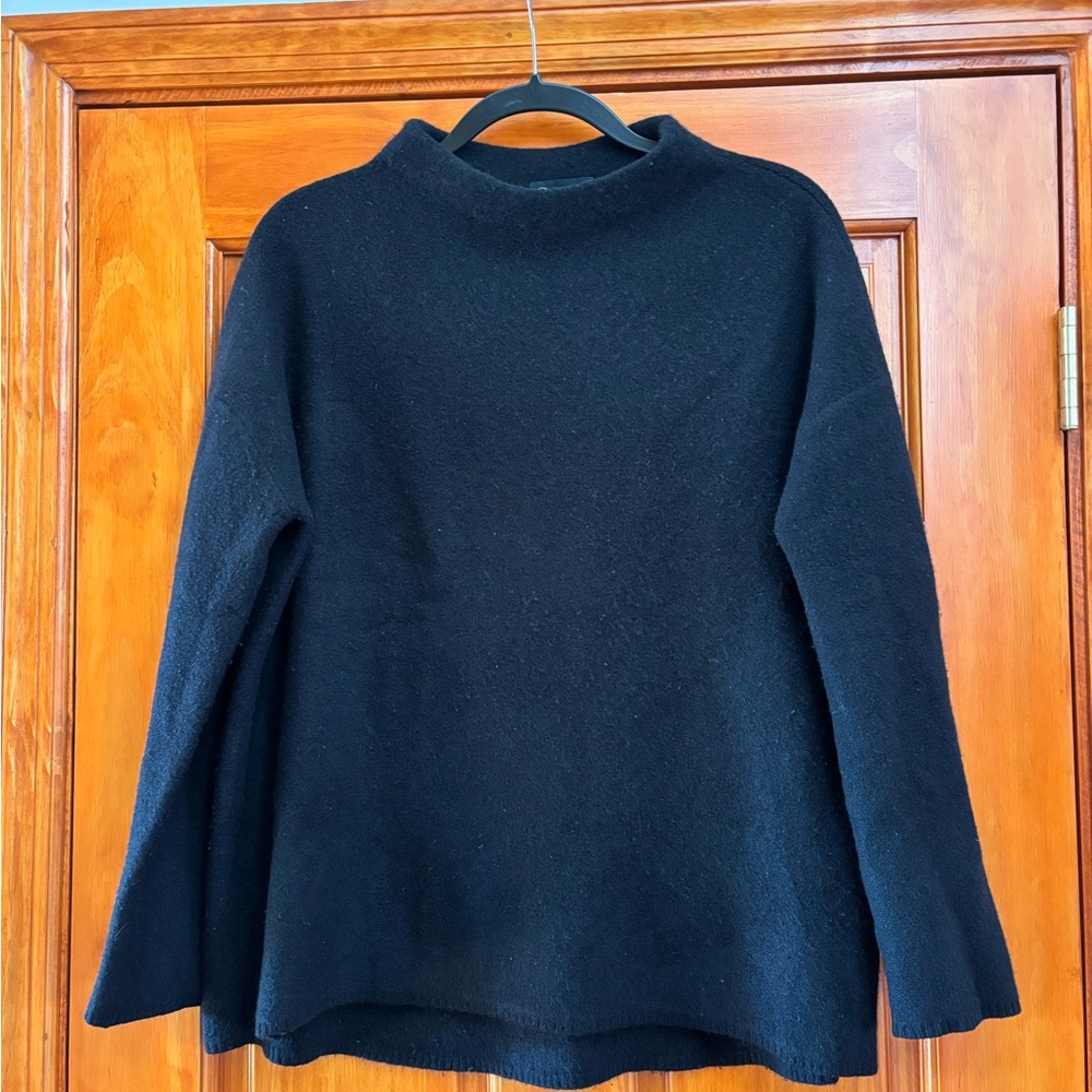 Bloomingdale's Black 100% Cashmere Sweater